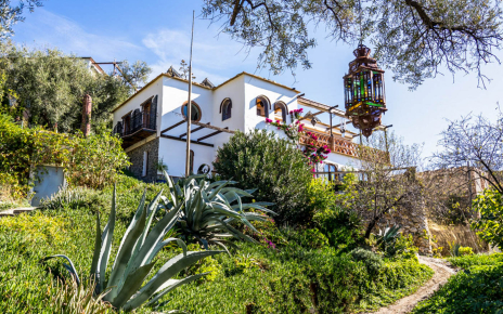Path from parking area up to your holiday home